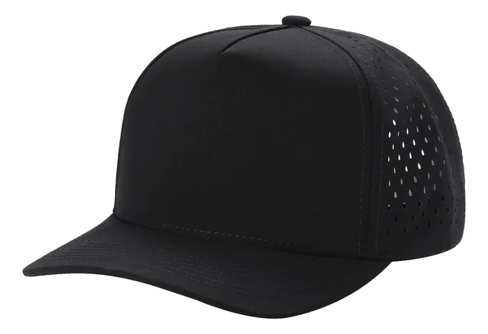 Gorra negra de cinco paneles: el frente es una sola pieza sin costura central