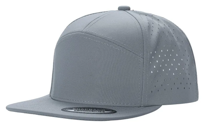 Gorra gris de siete paneles, con la copa más alta